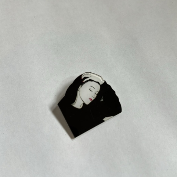 Fashion pin - free with a purchase of an item - Picture 6 of 7